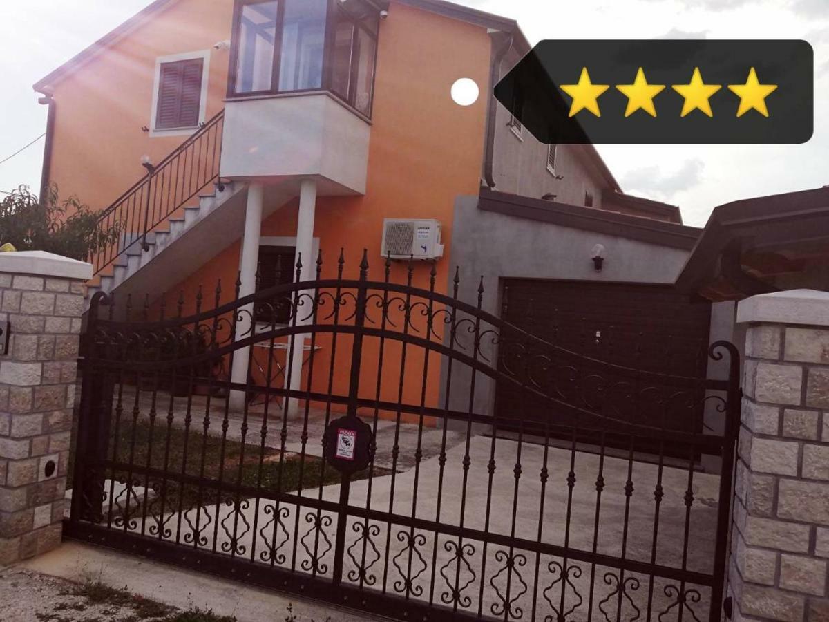 Apartment Dorina ブイェ エクステリア 写真